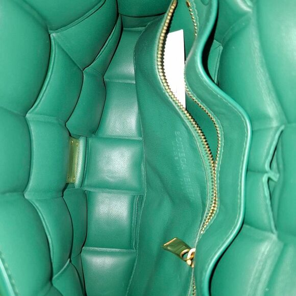 Bottega Veneta Padded Cassette Shoulder Bag in Green Leather - Picture 6 of 9